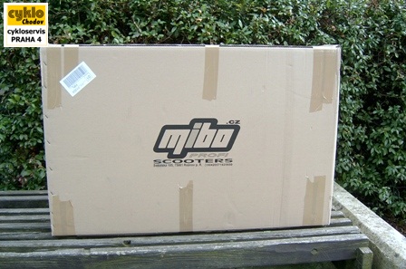 zabalená koloběžka Mibo v krabici